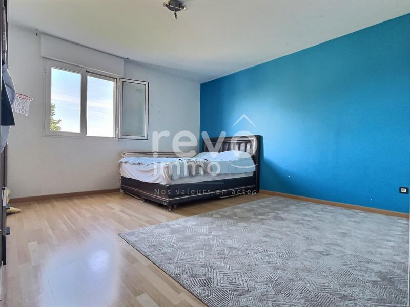 Maison - 221 m² - 5 pièces