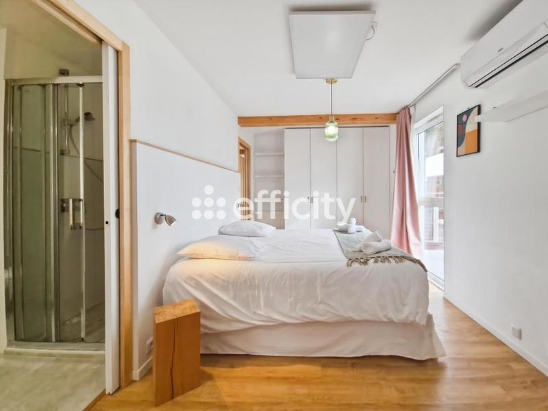 Villa - 208 m² - 9 pièces