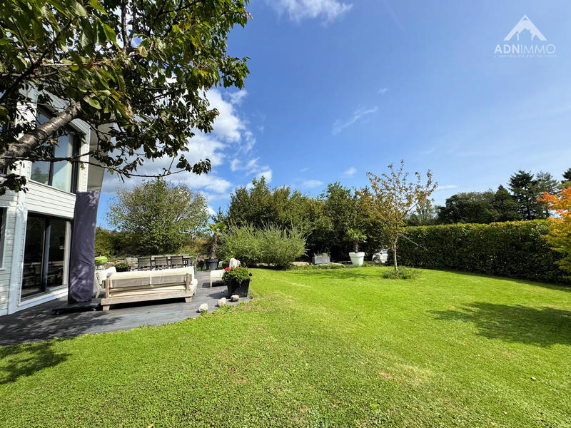 Maison - 230 m² - 5 pièces