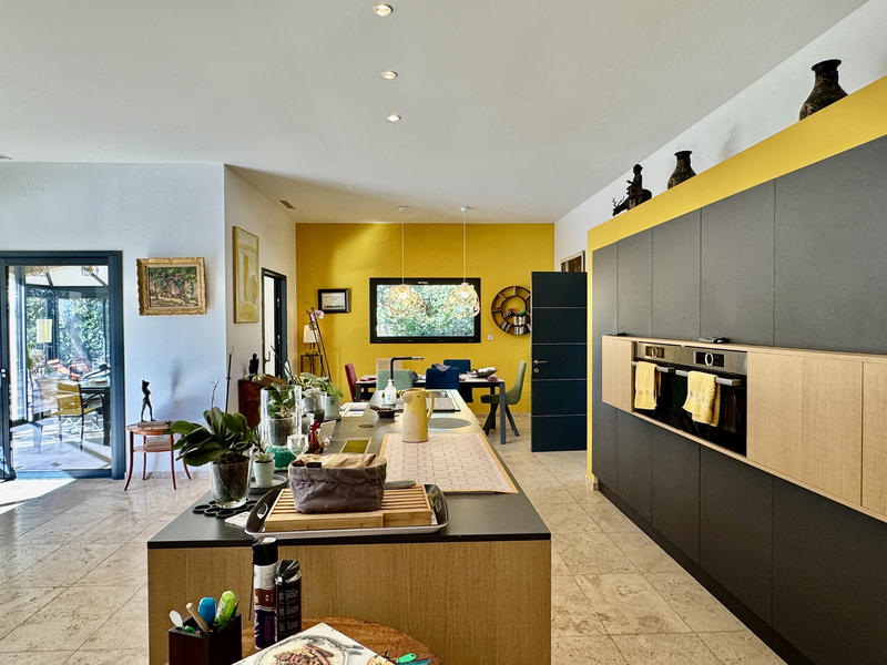 Maison - 265 m² - 7 pièces