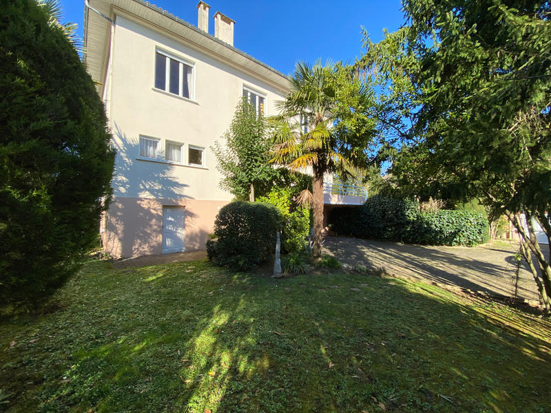 Maison - 210 m² - 7 pièces