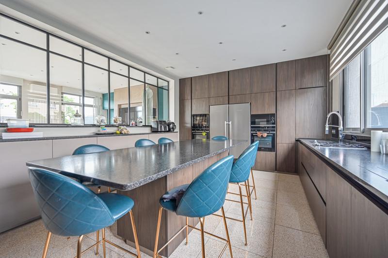 Maison contemporaine - 276 m² - 7 pièces