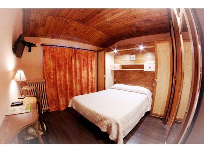 Local commercial - 1 180 m² - 32 pièces