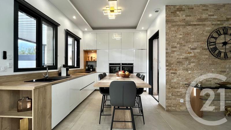 Villa - 169 m² - 5 pièces