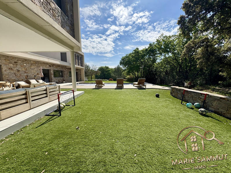 Maison contemporaine - 304 m² - 6 pièces