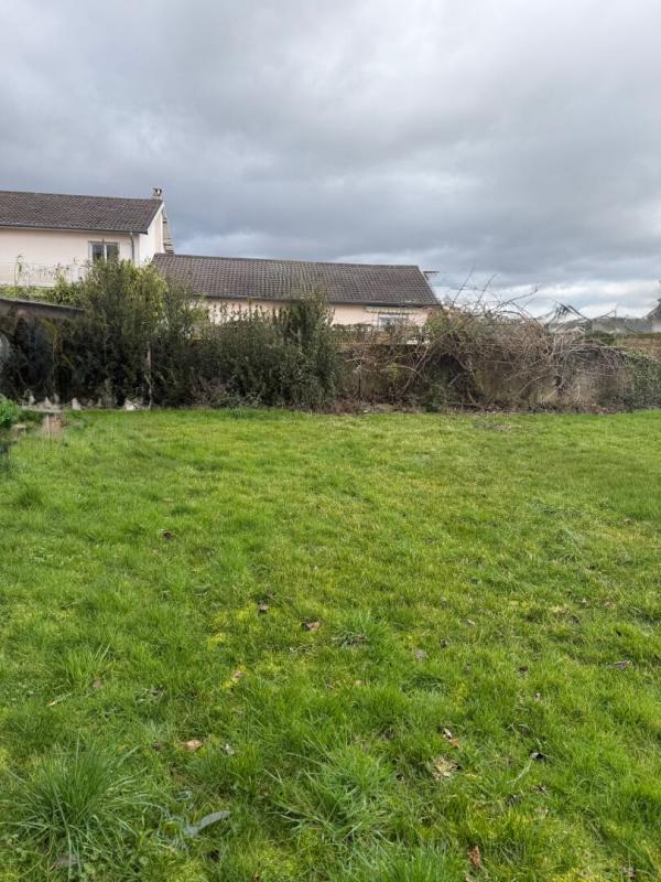 Terrain constructible - 740 m²