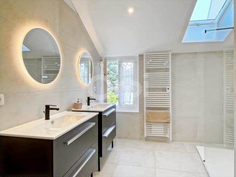 Propriété - 276 m² - 10 pièces