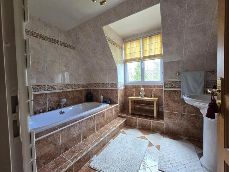 Maison - 183 m² - 7 pièces