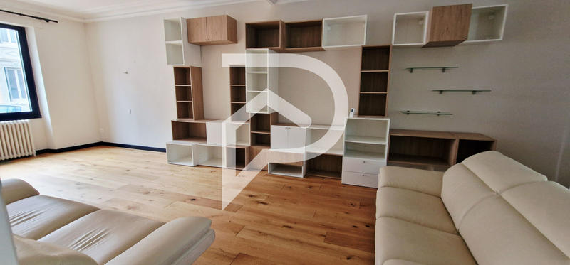 Maison - 283 m² - 11 pièces