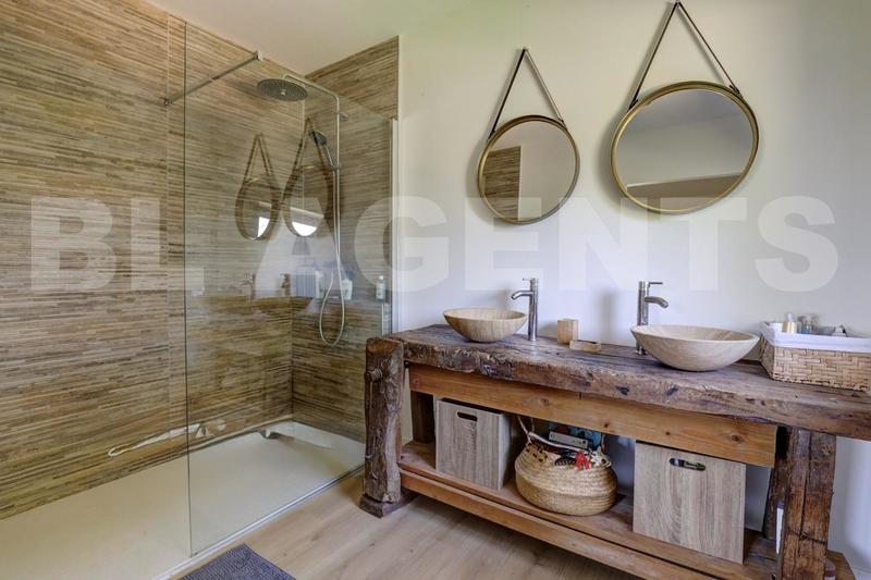 Propriété - 333 m² - 10 pièces