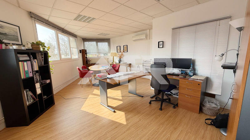 Bureau - 184 m²