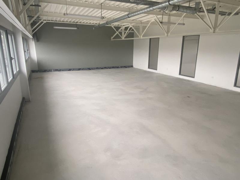 Local d'activités - 261 m²