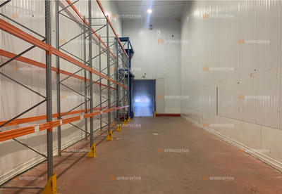 Entrepôt - 1 524 m²