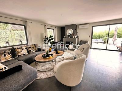 Maison - 290 m² - 11 pièces