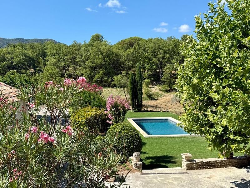 Mas - 250 m² - 7 pièces