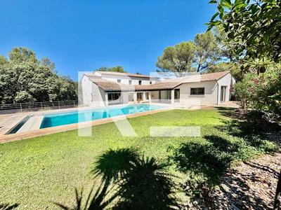 Villa - 357 m² - 9 pièces