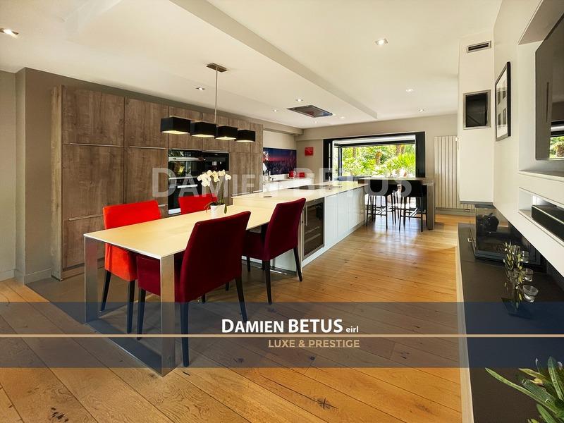 Maison - 264 m² - 7 pièces