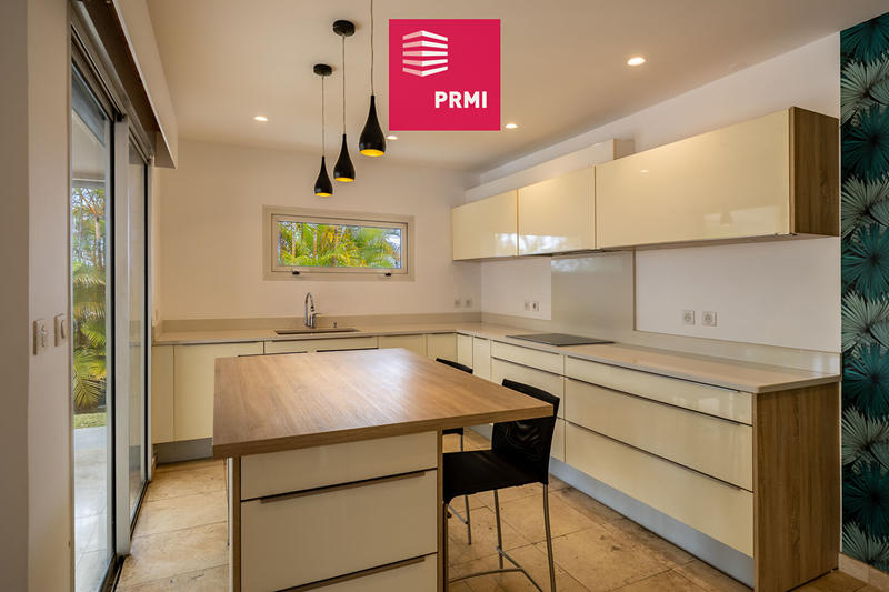 Maison - 220 m² - 5 pièces