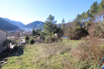Terrain constructible - 2 100 m²