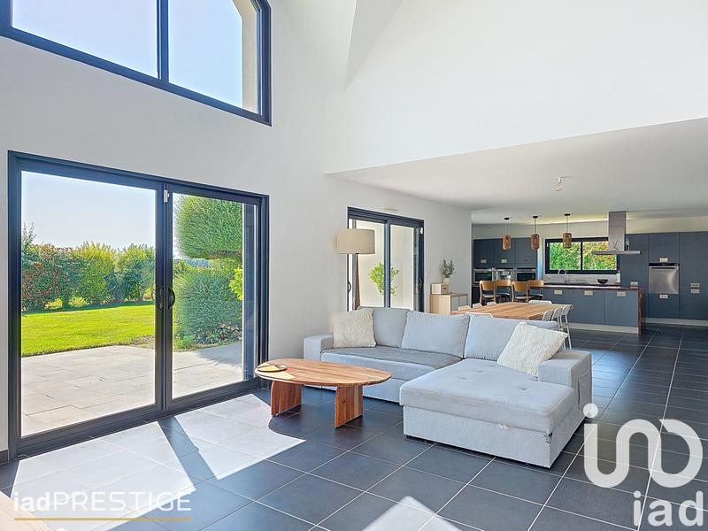 Maison - 240 m² - 7 pièces