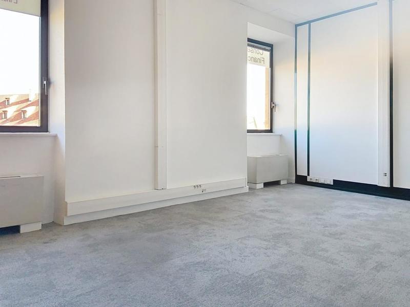 Local d'activité / Entrepôt - 348 m² - 14 pièces