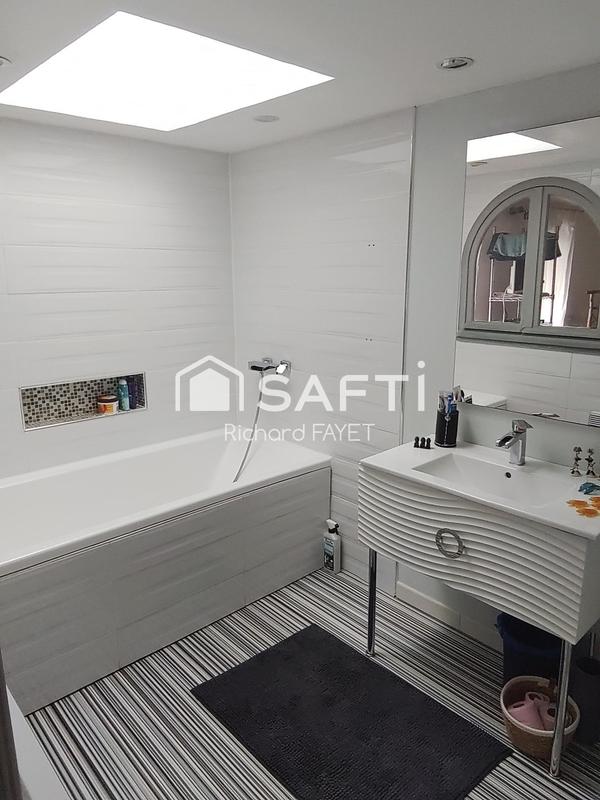 Maison - 211 m² - 7 pièces