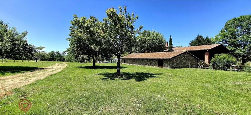 Propriété - 402 m² - 14 pièces