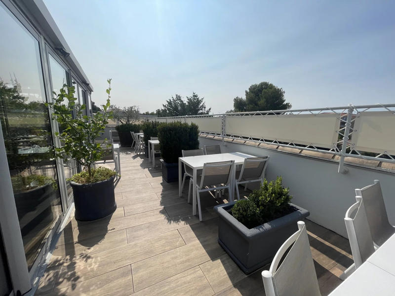 Fonds de commerce - Magasins - 200 m²