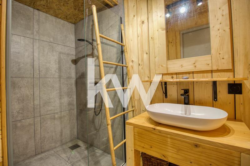 Maison - 260 m² - 8 pièces