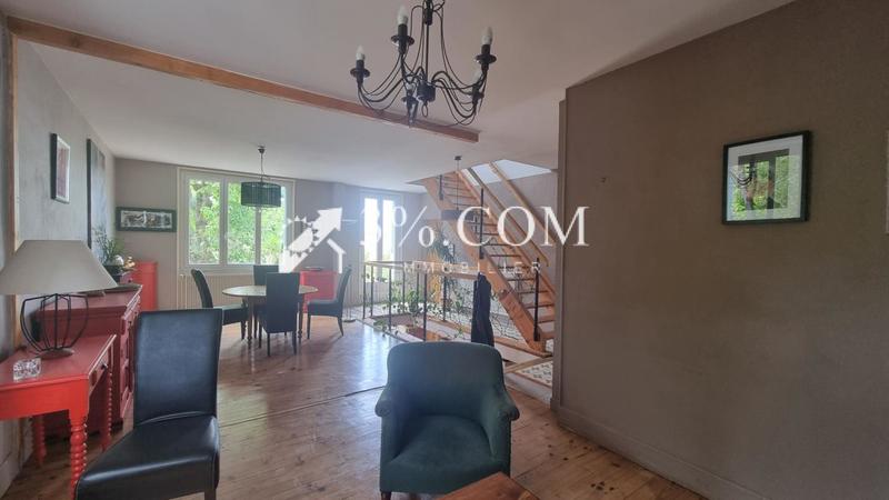 Maison - 240 m² - 8 pièces