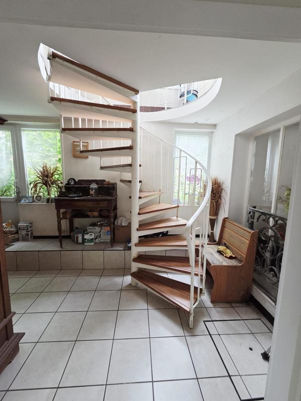 Maison - 247 m² - 7 pièces