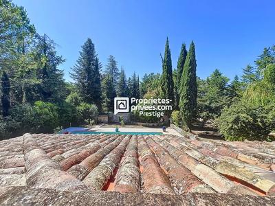 Maison - 211 m² - 7 pièces