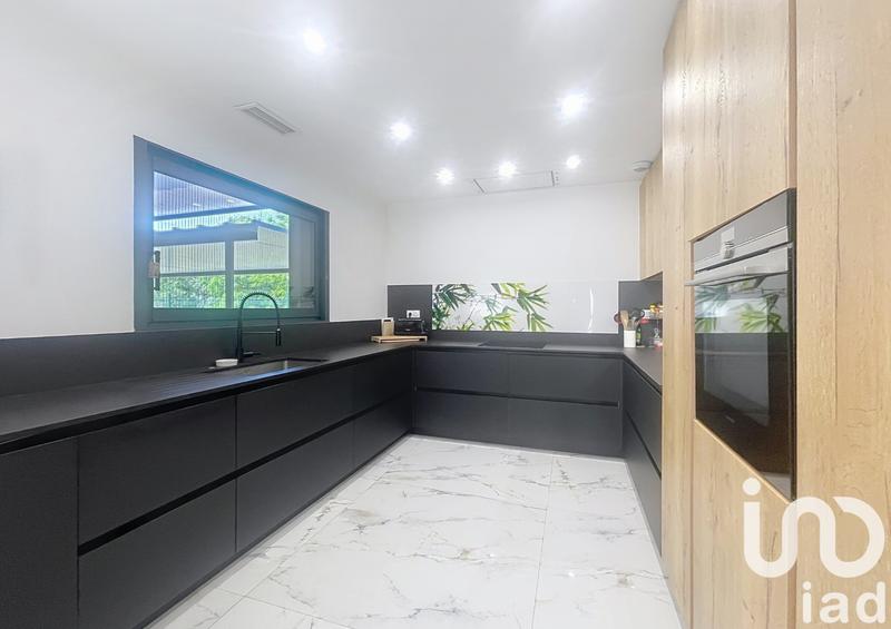 Maison - 195 m² - 5 pièces