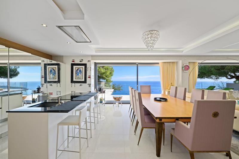 Villa - 300 m² - 9 pièces