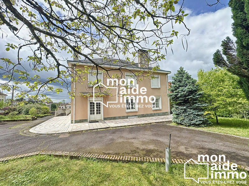 Maison - 300 m² - 15 pièces