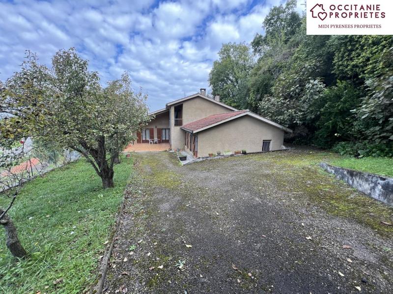 Maison - 221 m² - 8 pièces