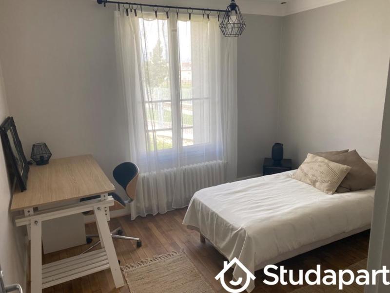 Chambre - 150 m² - 1 pièce