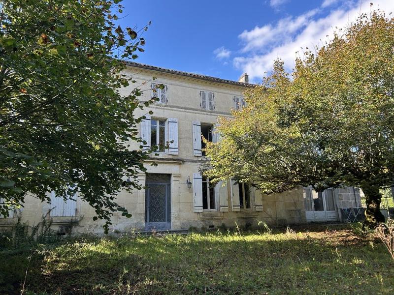 Maison - 232 m² - 8 pièces