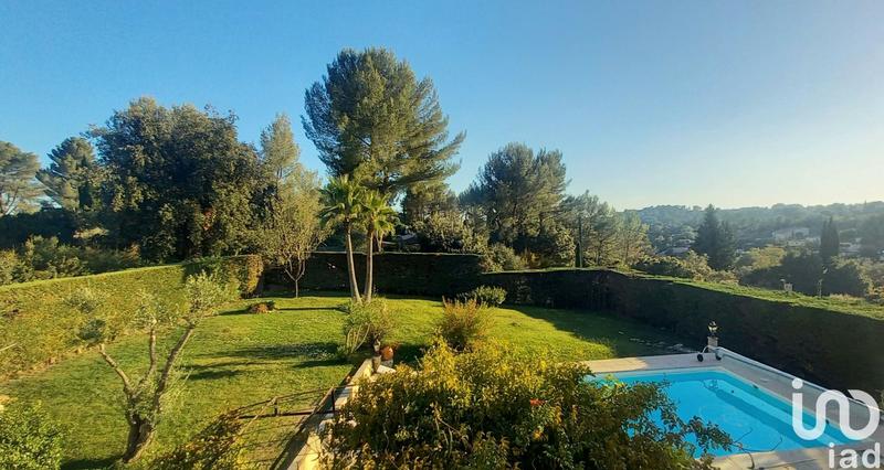 Maison - 215 m² - 5 pièces