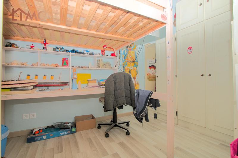 Maison - 300 m² - 12 pièces