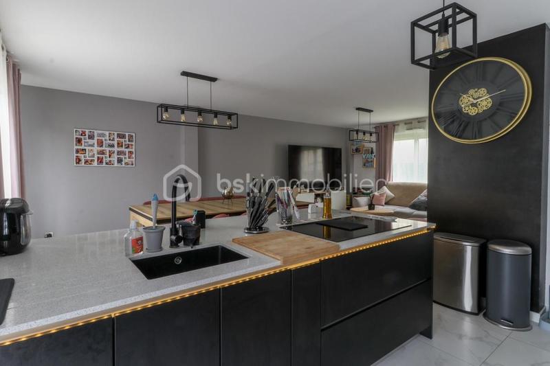 Maison - 94 m² - 5 pièces