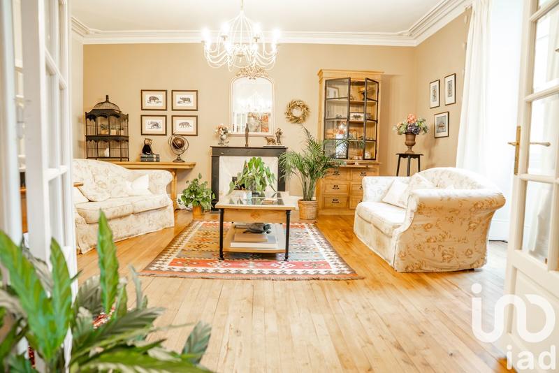 Maison - 236 m² - 7 pièces