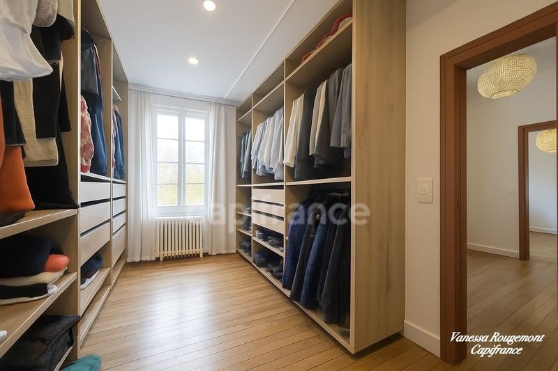 Maison - 225 m² - 8 pièces