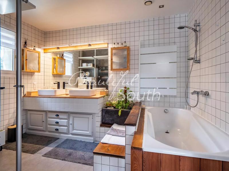 Villa - 263 m² - 5 pièces