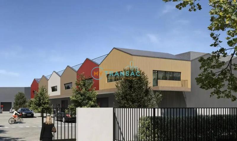 Local d'activités - 704 m²