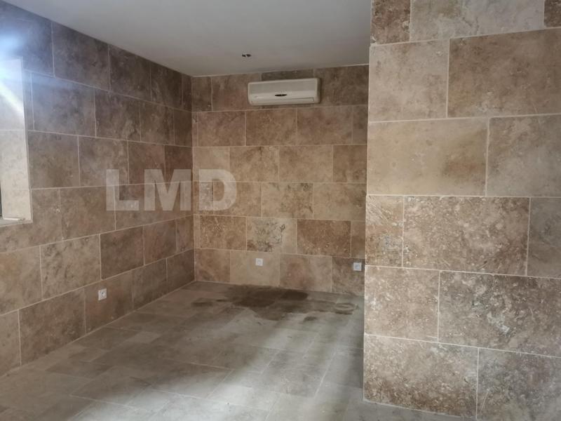 Entrepôt - 2 200 m² - 1 pièce