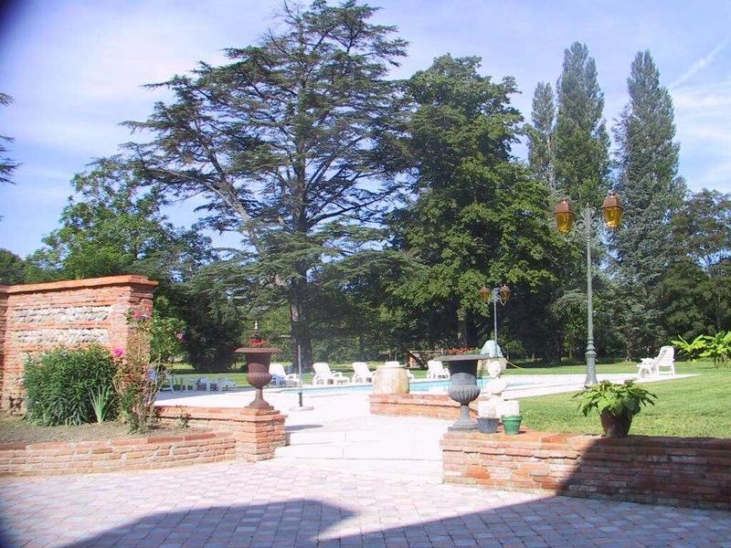 Château - 1 043 m² - 7 pièces