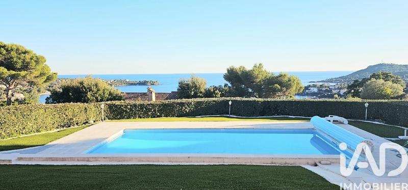 Maison - 250 m² - 7 pièces