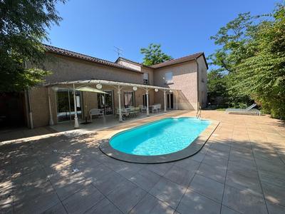 Maison - 261 m² - 8 pièces