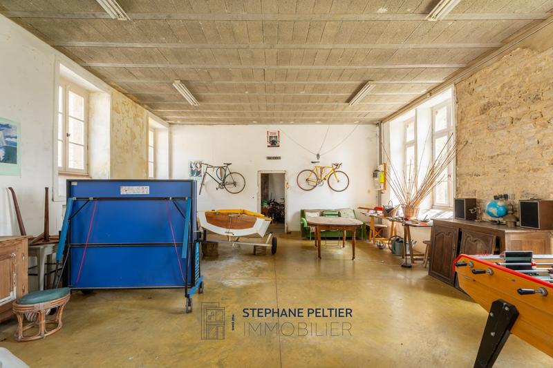 Maison - 300 m² - 9 pièces